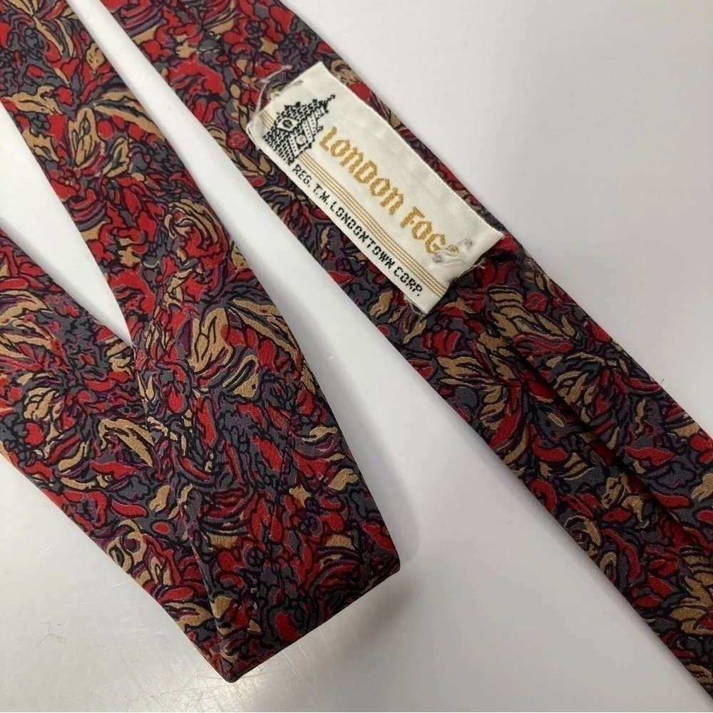 London‎ Fog 100% silk tie